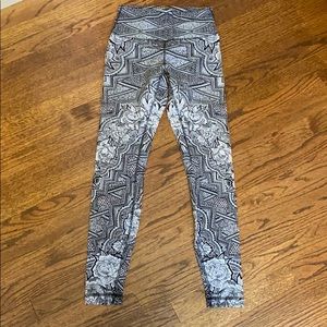 Wunder Under High Rise Geometric Floral Size 6